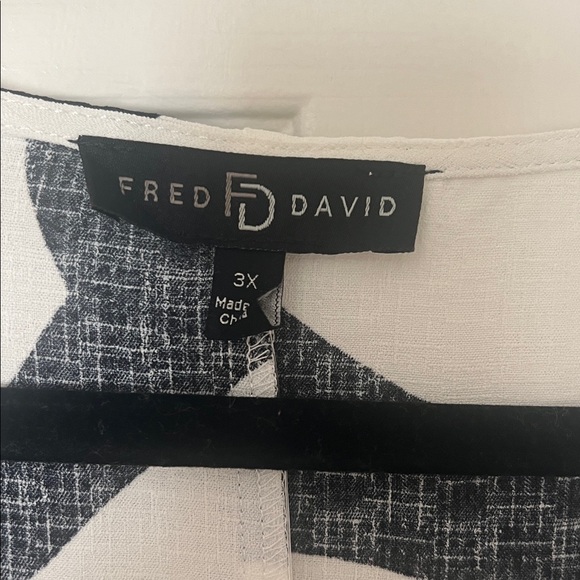 NWT black/white dress size 3X by Fred David. Wear straight or with tie. 26x46 - Picture 2 of 6